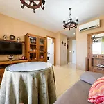 Twin Terrace أوروبيسا ذيل مار